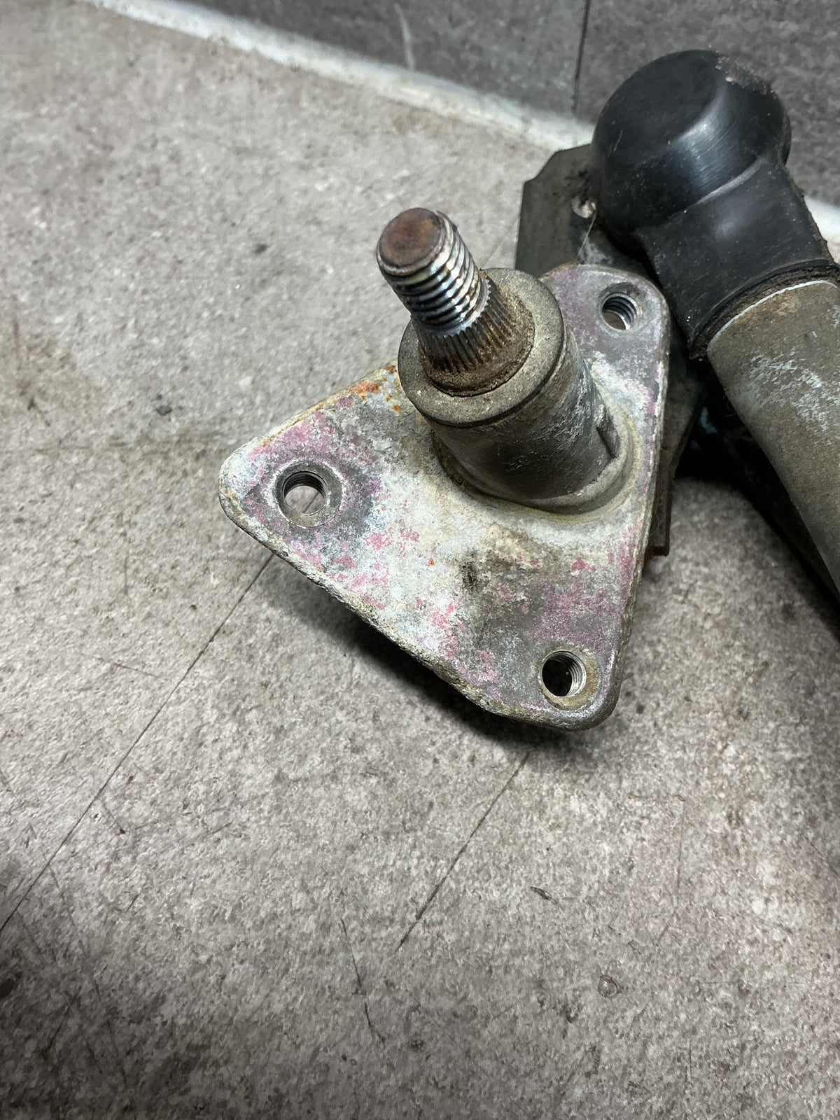1993-1995 Toyota Hilux II N130- Wiper Linkage- (TAG16053)