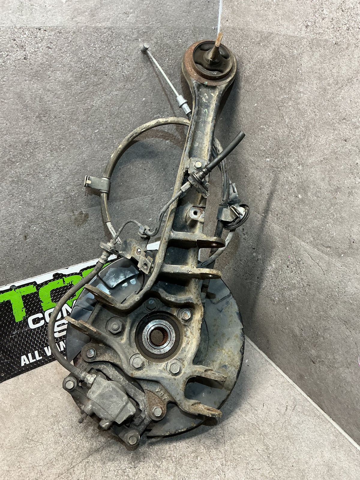 2007 Mitsubishi Delica CV5W- Left Rear Hub Assembly- (TAG15416)