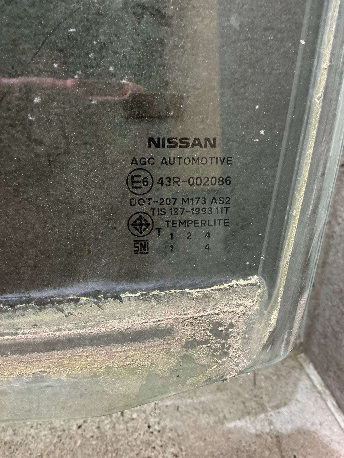 2015-2021 Nissan Navara D23 - Left Front Door Glass - (TAG17995)