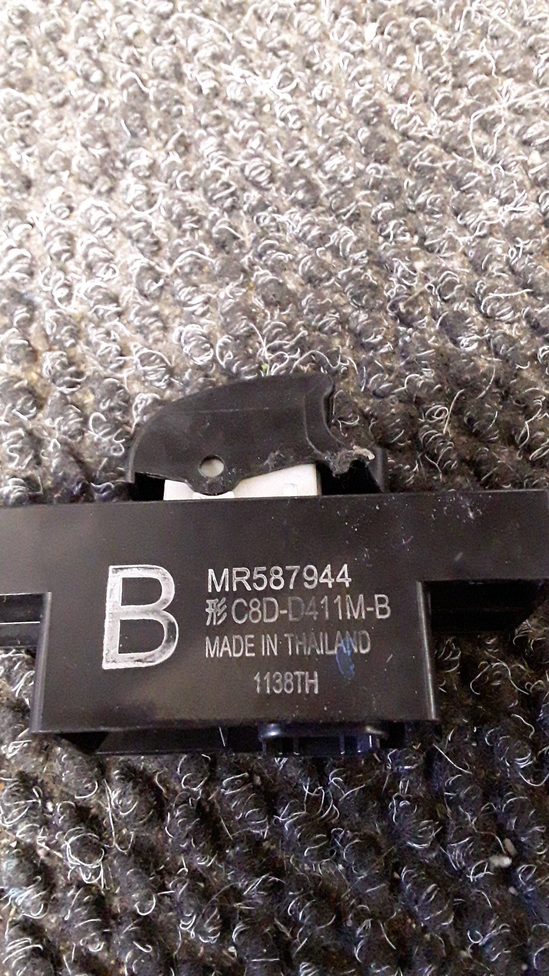 2005-2012 Mitsubishi Outlander II CW*W- Left Front Window Switch- (TAG5840)