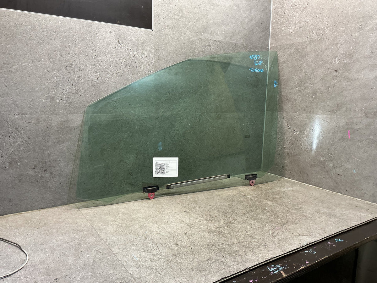 1997 Nissan Terrano R50 - Left Front Door Glass - (TAG19151)