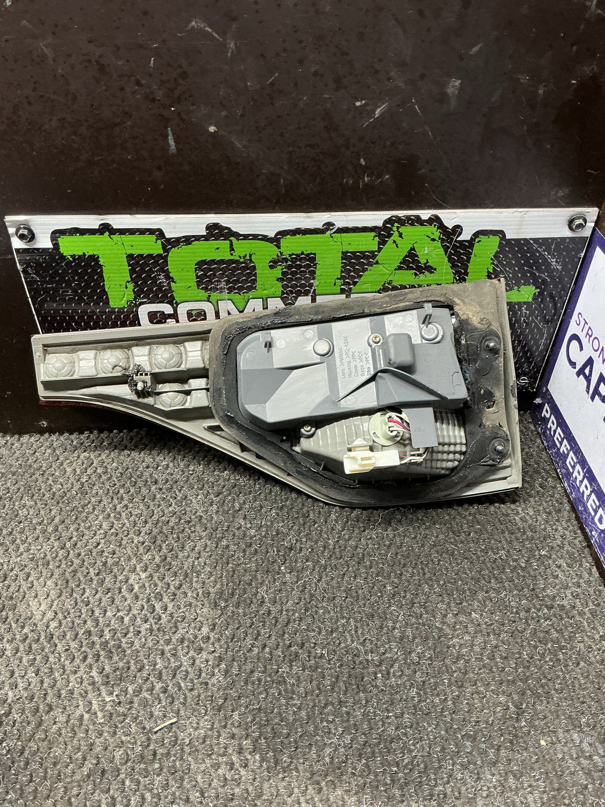 2006 Toyota Previa GSR50- Left Tailgate Light- (TAG9813)