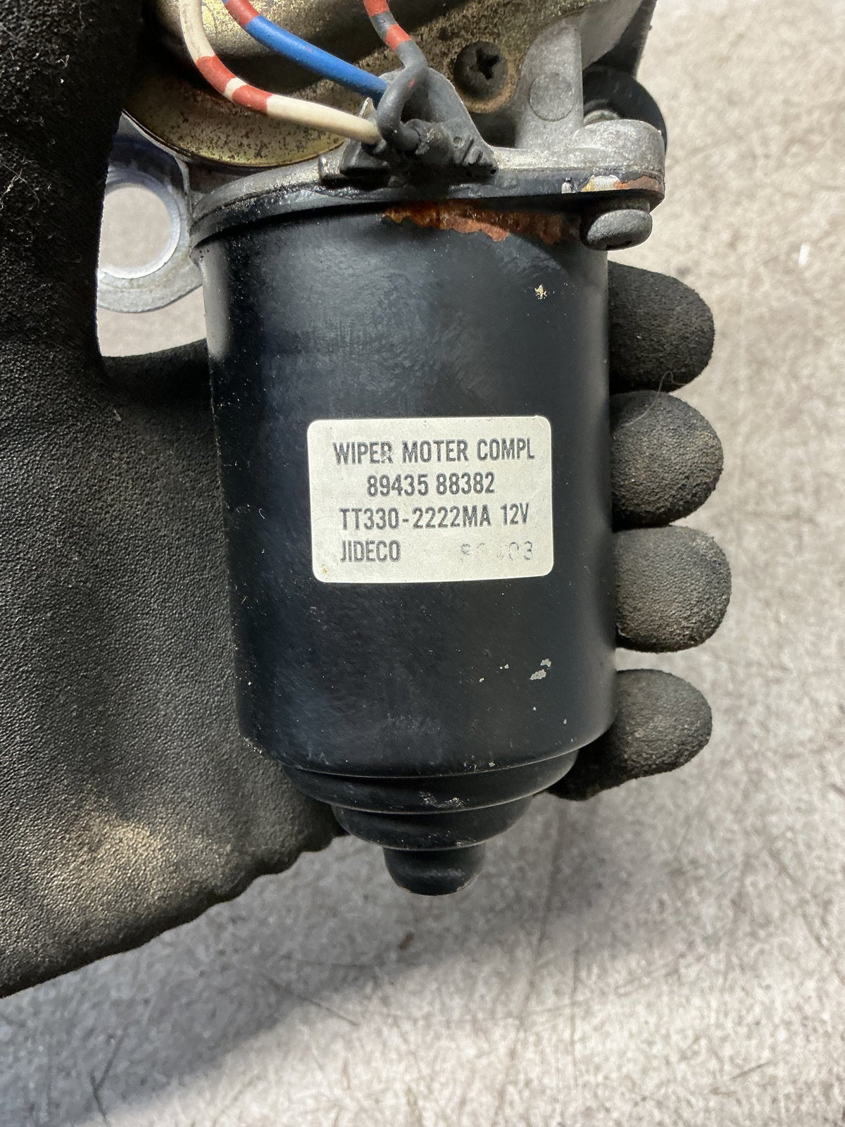 1995 Isuzu Bighorn UBS69GW- Front Wiper Motor- (TAG16382)