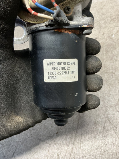 1995 Isuzu Bighorn UBS69GW- Front Wiper Motor- (TAG16382)