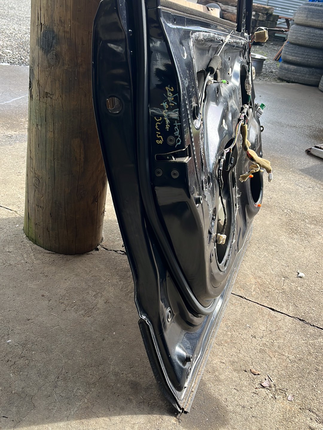2014 Suzuki Vitara- Left Front Door Shell- (TAG8944)