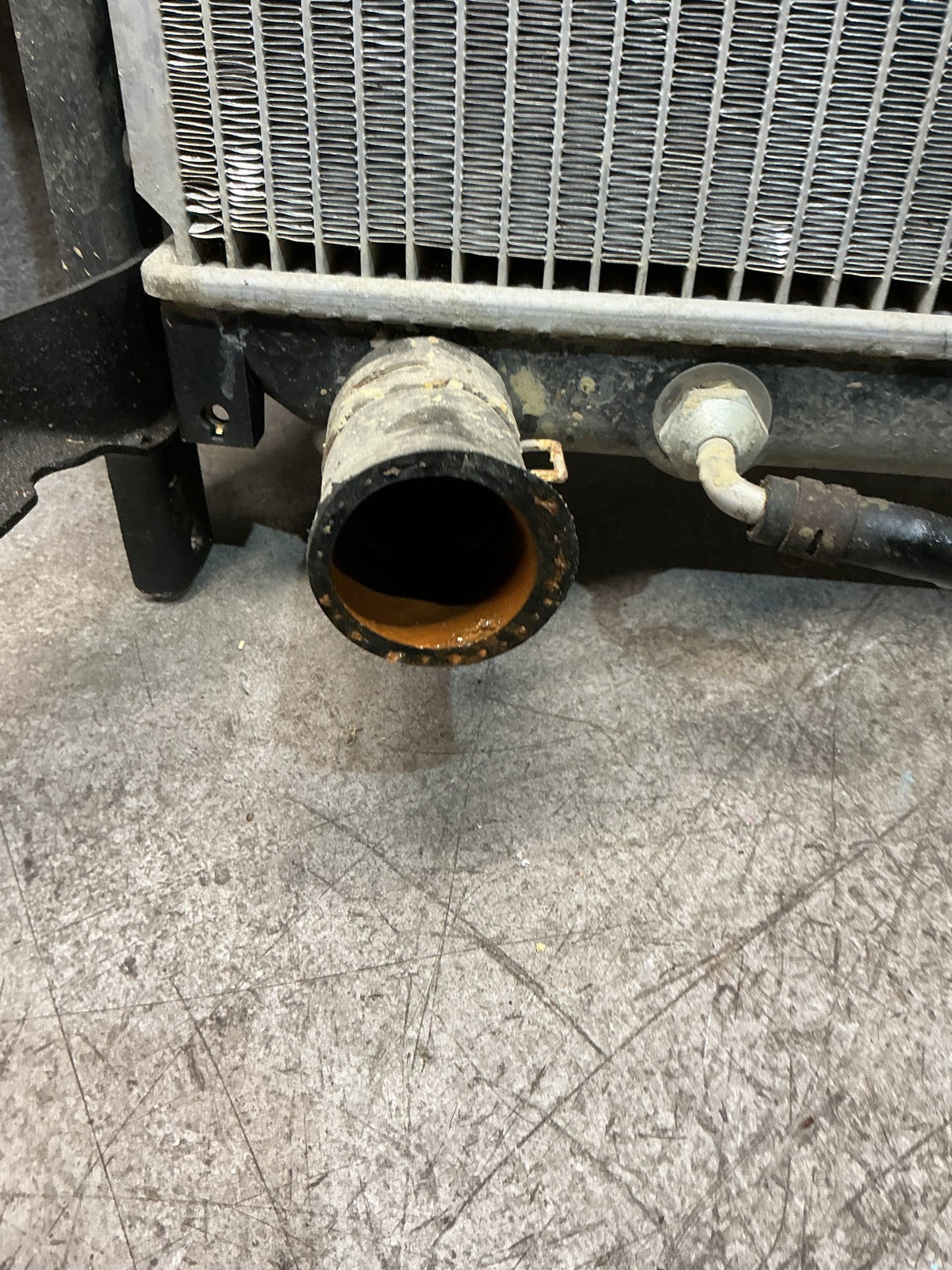 2003 Suzuki Grand Vitara SQ420W - Radiator - (TAG17885)
