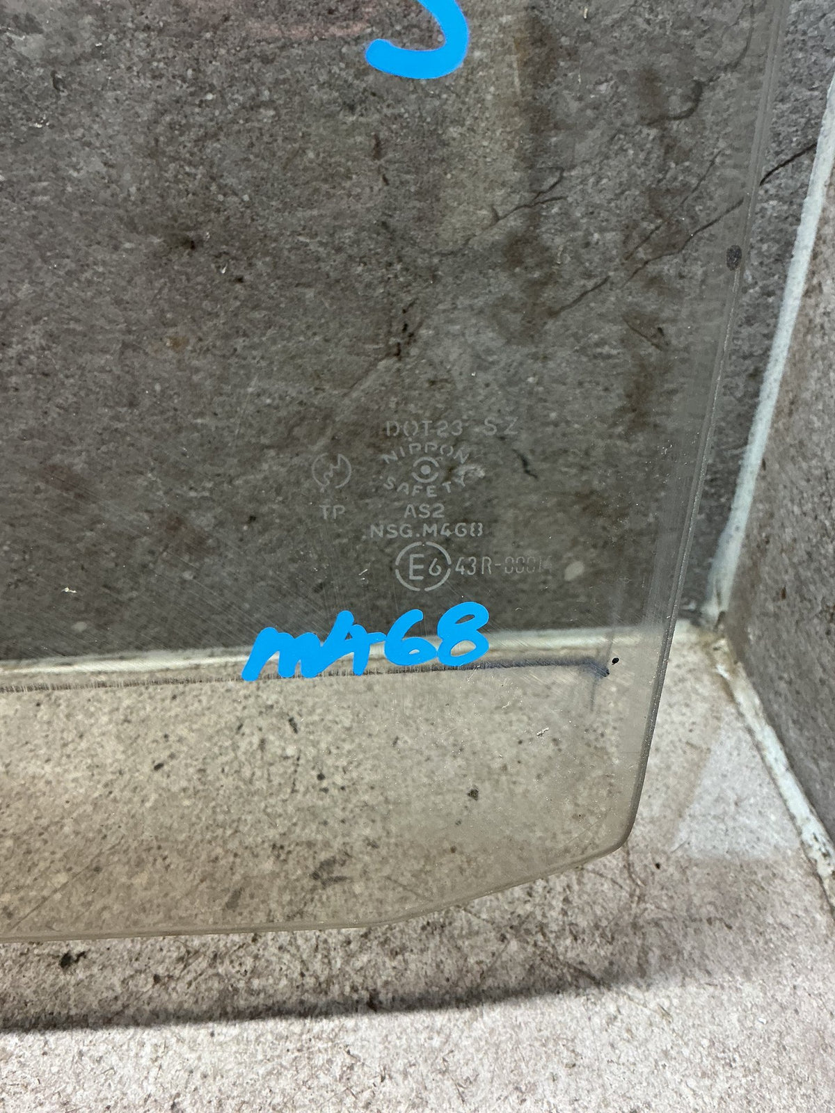 1990-1999 Mazda Proceed Marvie - Left Front Door Glass - (TAG18930)