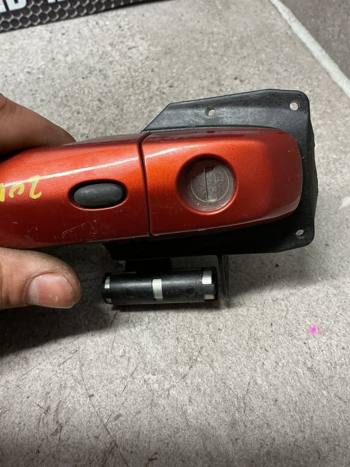 2010 Suzuki SX4 8W078- Right Front Door Exterior Handle- (TAG14746)