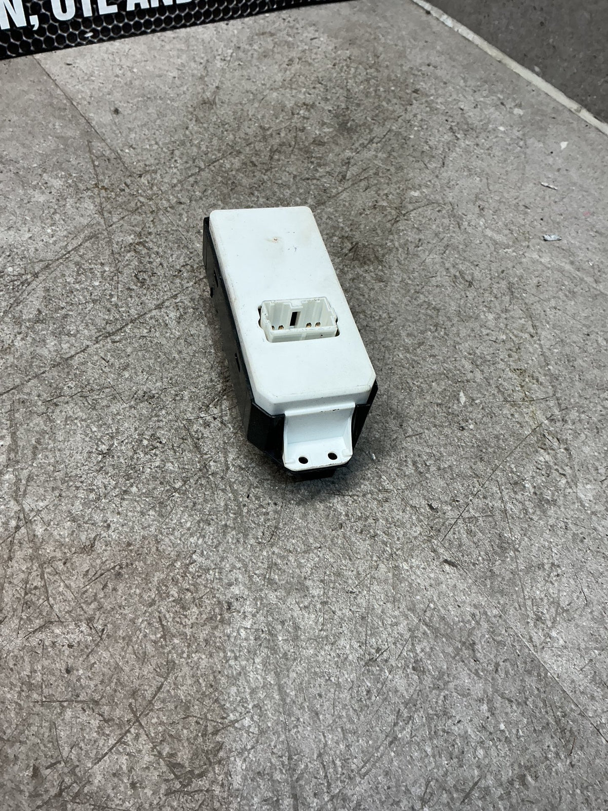 2009-2015 Great Wall V240- Left Front Window Switch- (TAG15958)