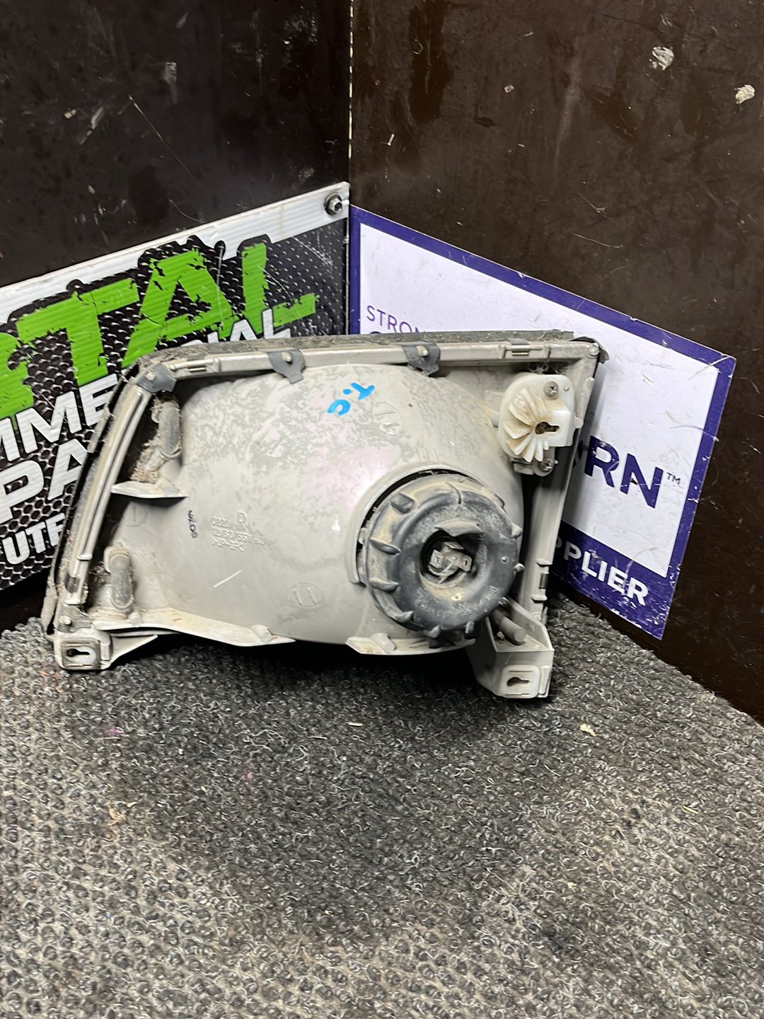 2002 Mazda Bongo Van SK- Right Headlight- (TAG9194) PN: P0220R