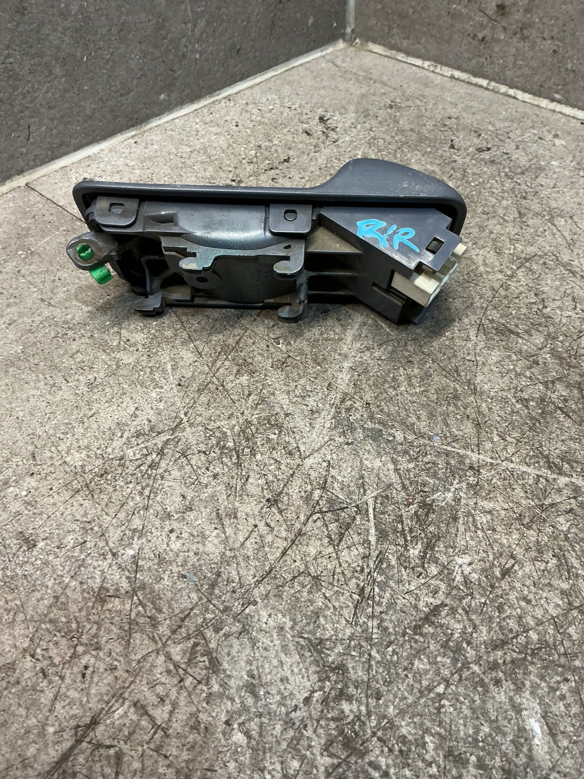1996-2000 Toyota Land Cruiser J90 - Right Rear Door Interior Handle - (TAG18065)