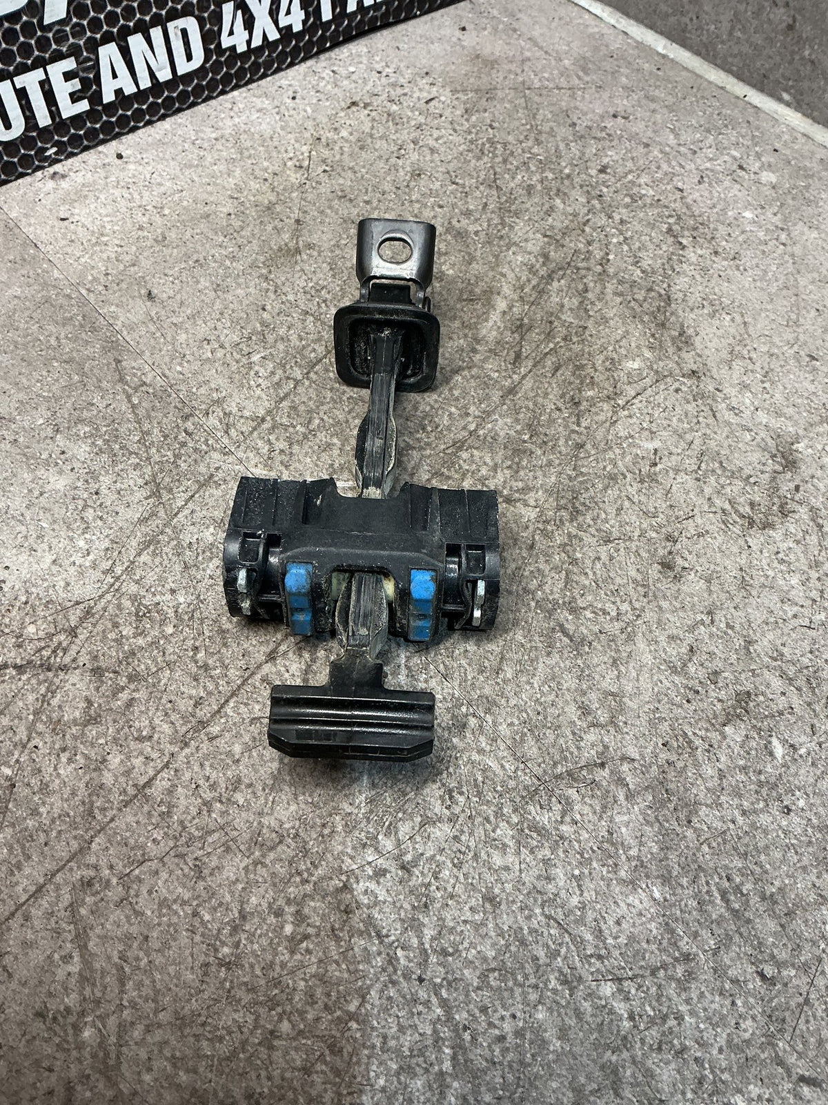 2013 Volkswagen Amarok- Left Front Door Check Strap- (TAG15449)