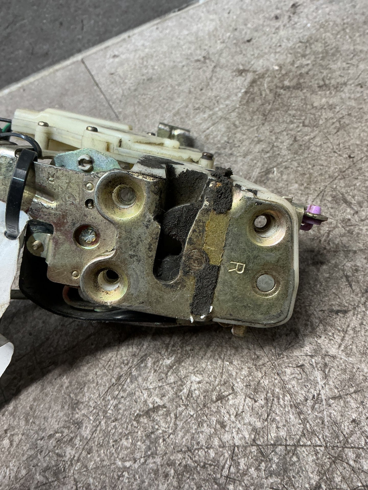 2004 Mazda Bounty - Right Front Door Lock Actuator - (TAG18386)