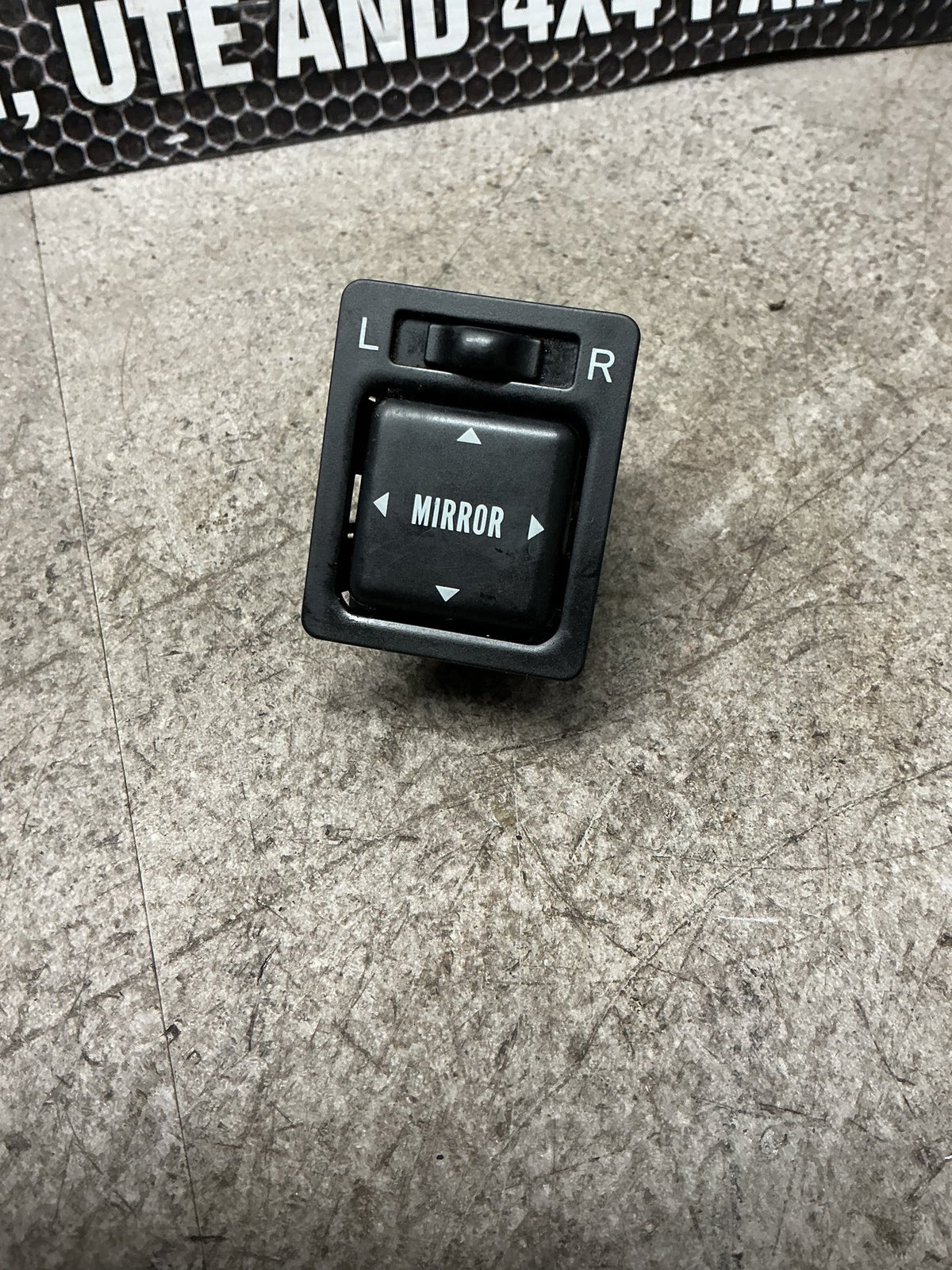 1995-2002 Toyota Surf N180- Mirror Adjuster Switch- (TAG15397)