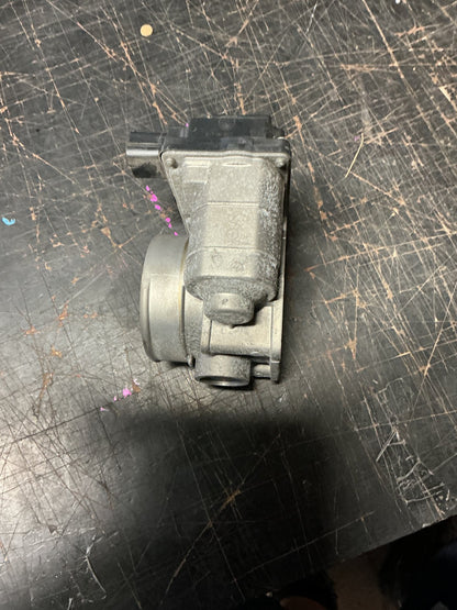 2002 Nissan Elgrand- Throttle Body- (TAG13487)