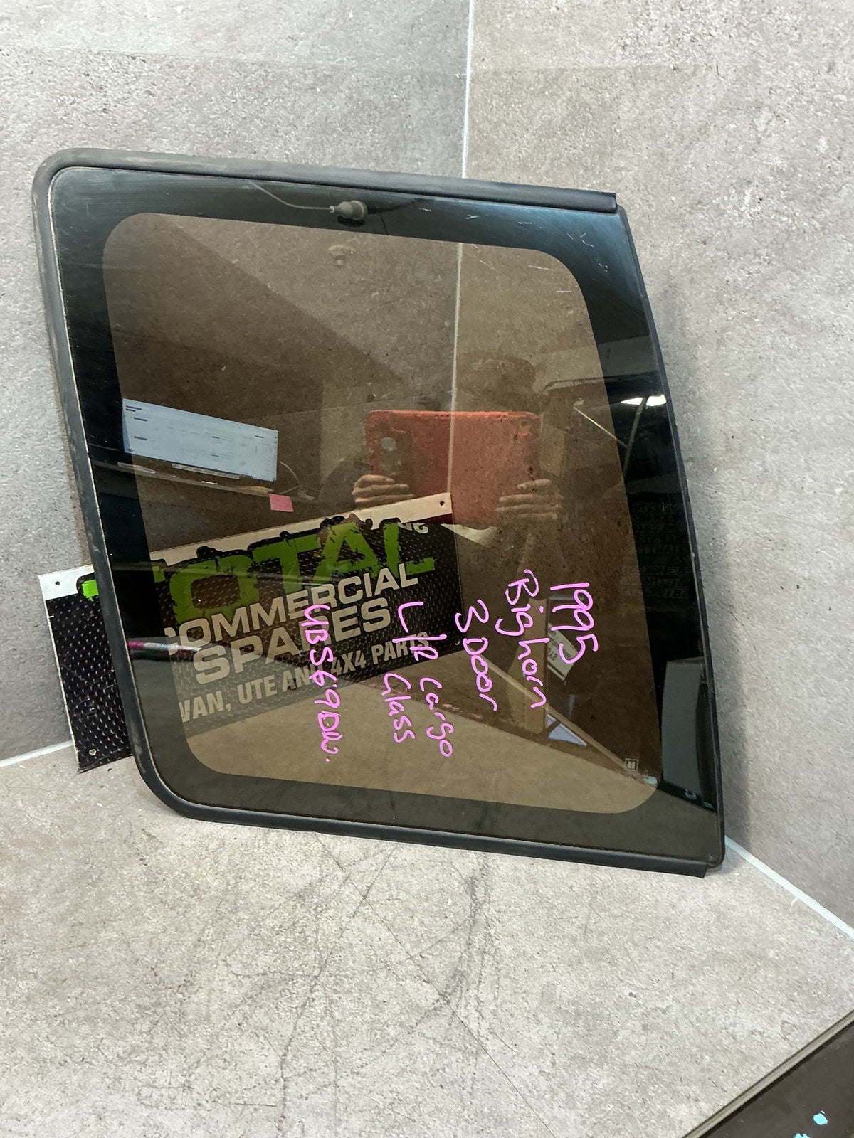 1995 Isuzu Bighorn UBS69DW- Left Rear Cargo Glass- (TAG13277)