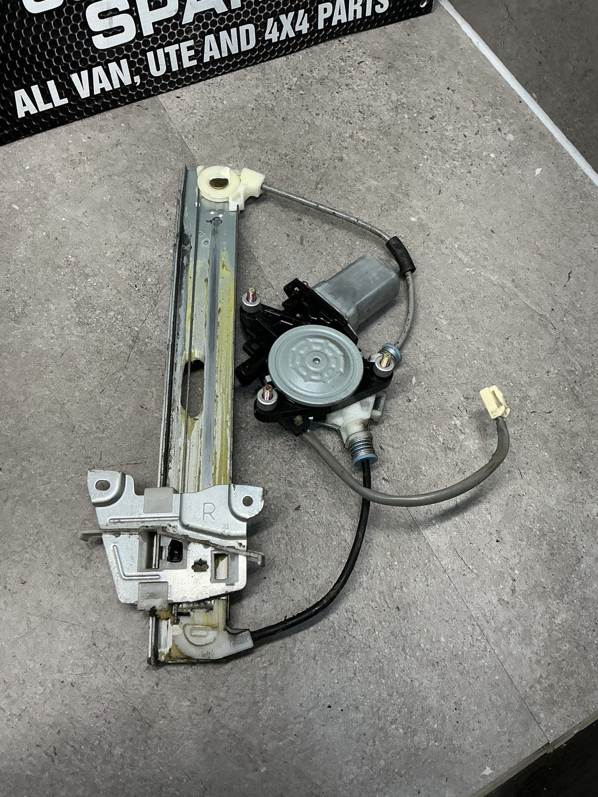 2005 Ford Escape EPFWF- Right Rear Window Regulator/Motor- (TAG12019)