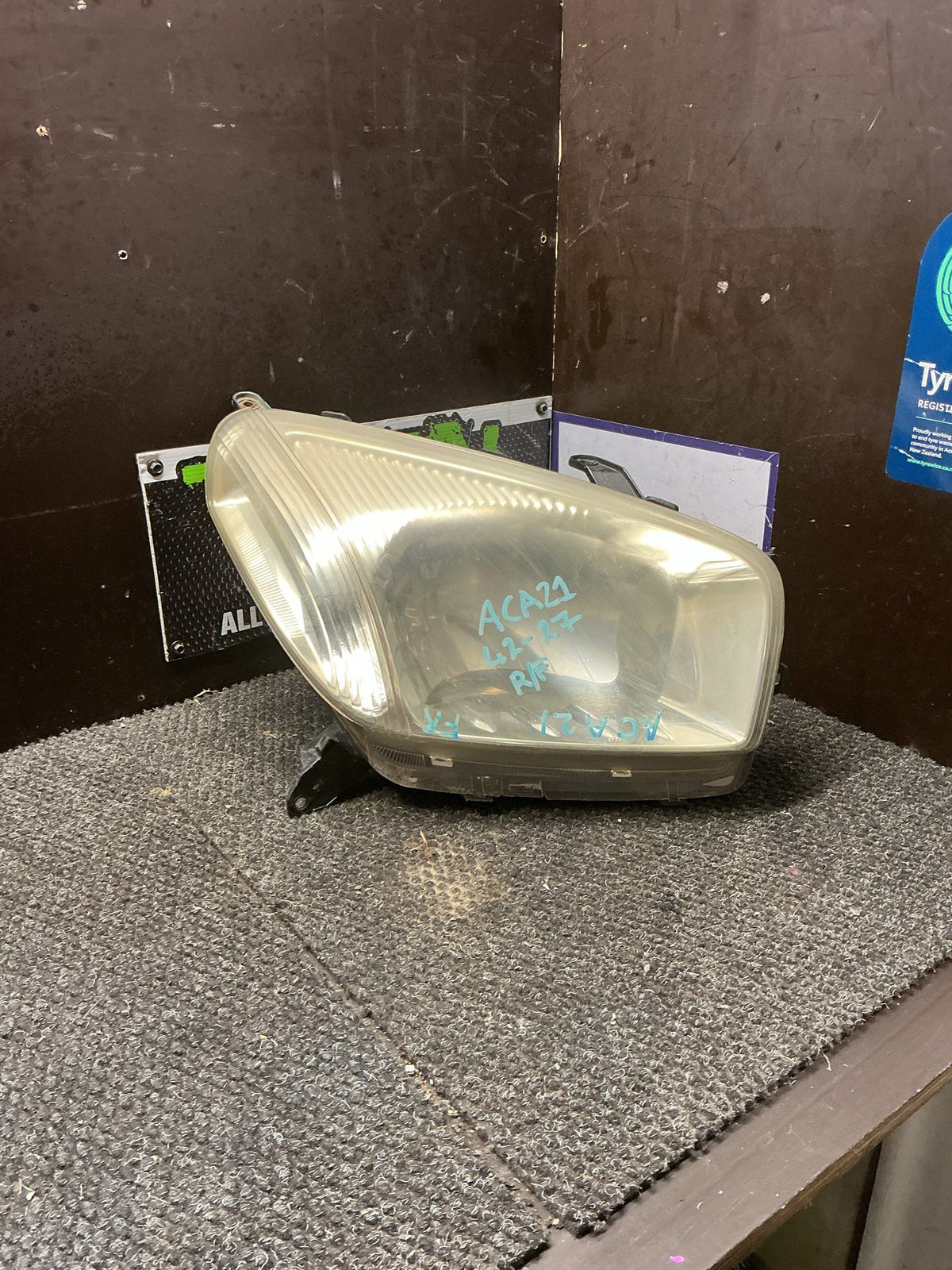 2002-2003 Toyota RAV4 ACA21- Right Headlight- (TAG9657)