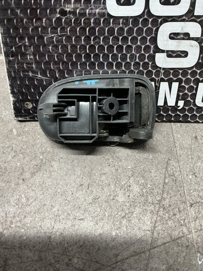 2004 Ford Courier- Left Front Door Interior Handle- (TAG15322)