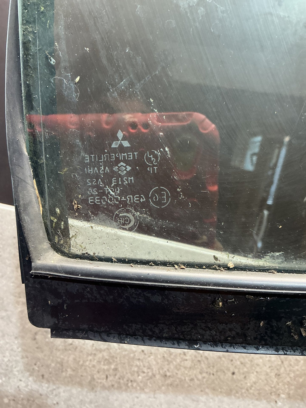 2000-2003 Mitsubishi Pajero V75 - Right Rear Quarter Door Glass - (TAG18675)