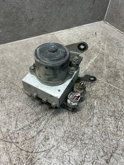 1996-2000 Toyota Land Cruiser J90 - ABS Pump/Modulator - (TAG18022)