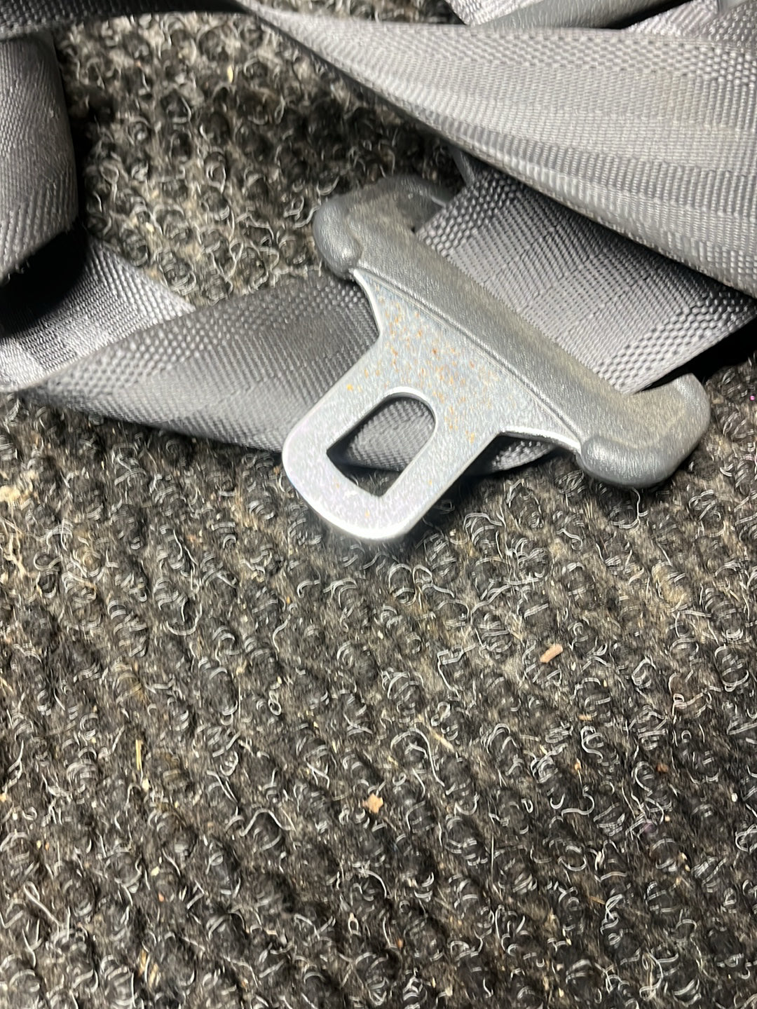 1997-2000 Mitsubishi Pajero II NL- Left Rear Seat Belt- (TAG7452)