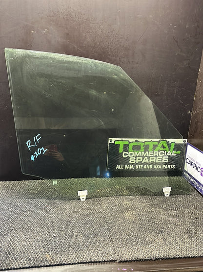 2014 Nissan Serena C26- Right Front Door Window- (TAG9668) PN: M2H3U