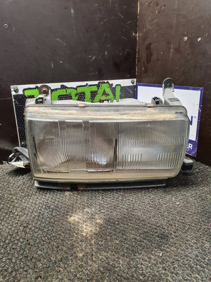 1995 Toyota Land Cruiser HDJ81- Right Headlight- (TAG2368)