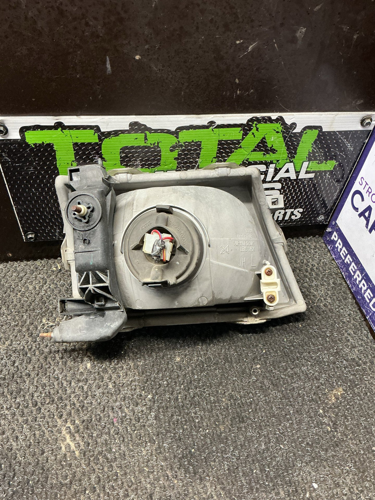 2001-2004 Toyota Hilux KZN165- Left Headlight- (TAG9624)