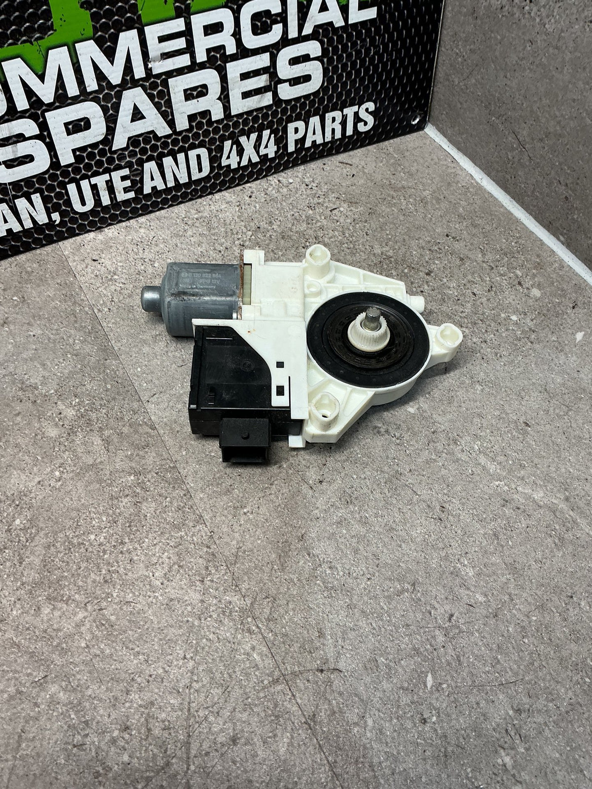 2016 Jeep Renegade B1- Right Front Window Reg Motor- (TAG12294) PN: C44131-102