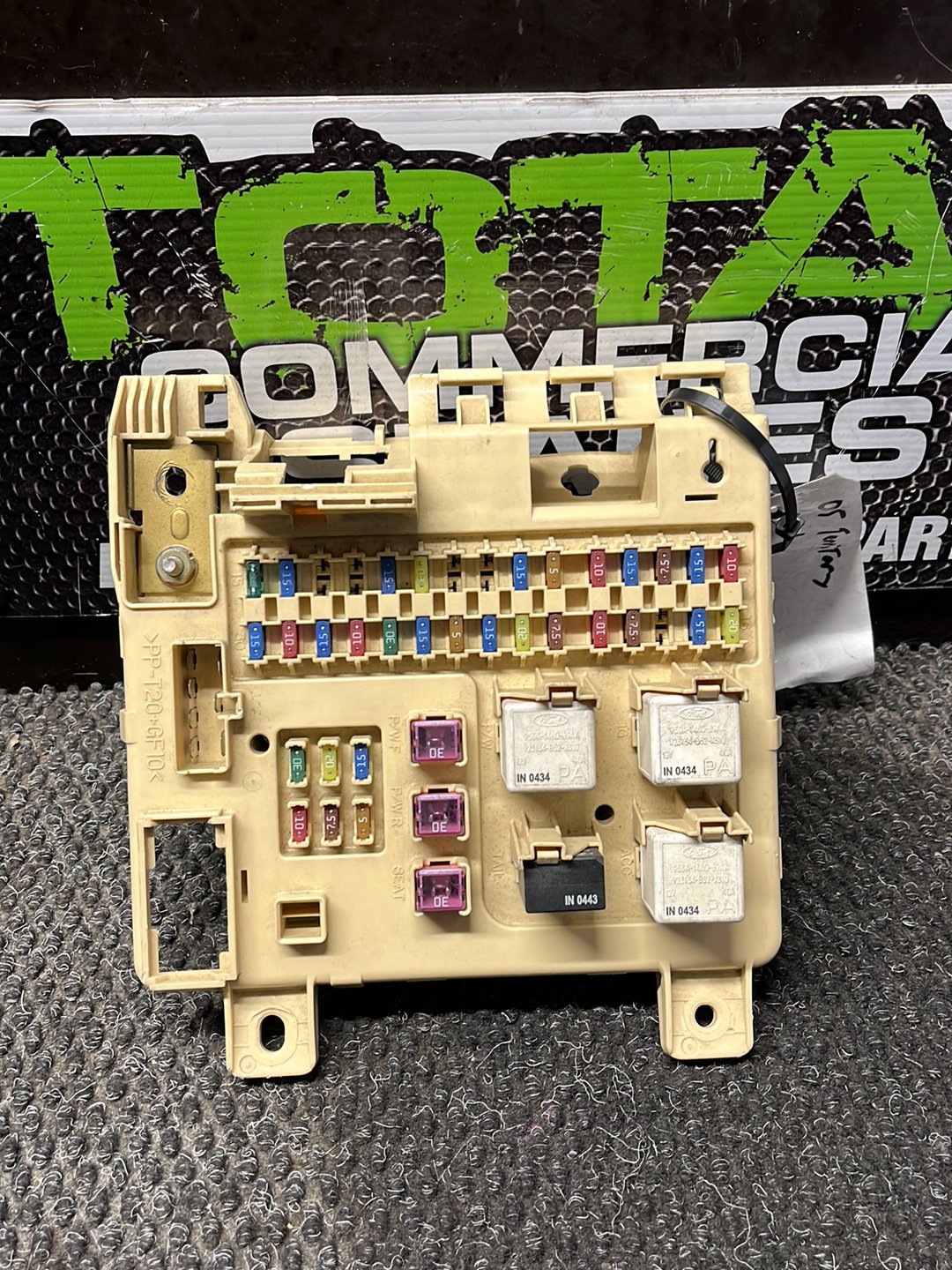 2005 Ford Territory- Interior Fuse Box- (TAG9161) PN: 3R23-14A073-A