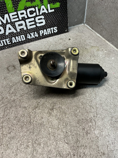 1995 Isuzu MU UCS69DW- Front Wiper Motor- (TAG15791)