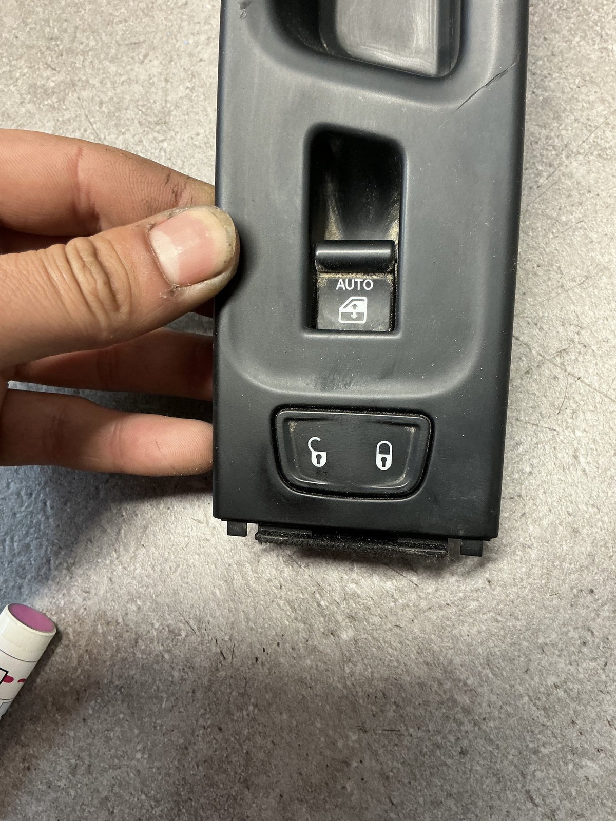 2016 Jeep Renegade B1- Left Front Window Switch- (TAG12324) PN: 07356039650