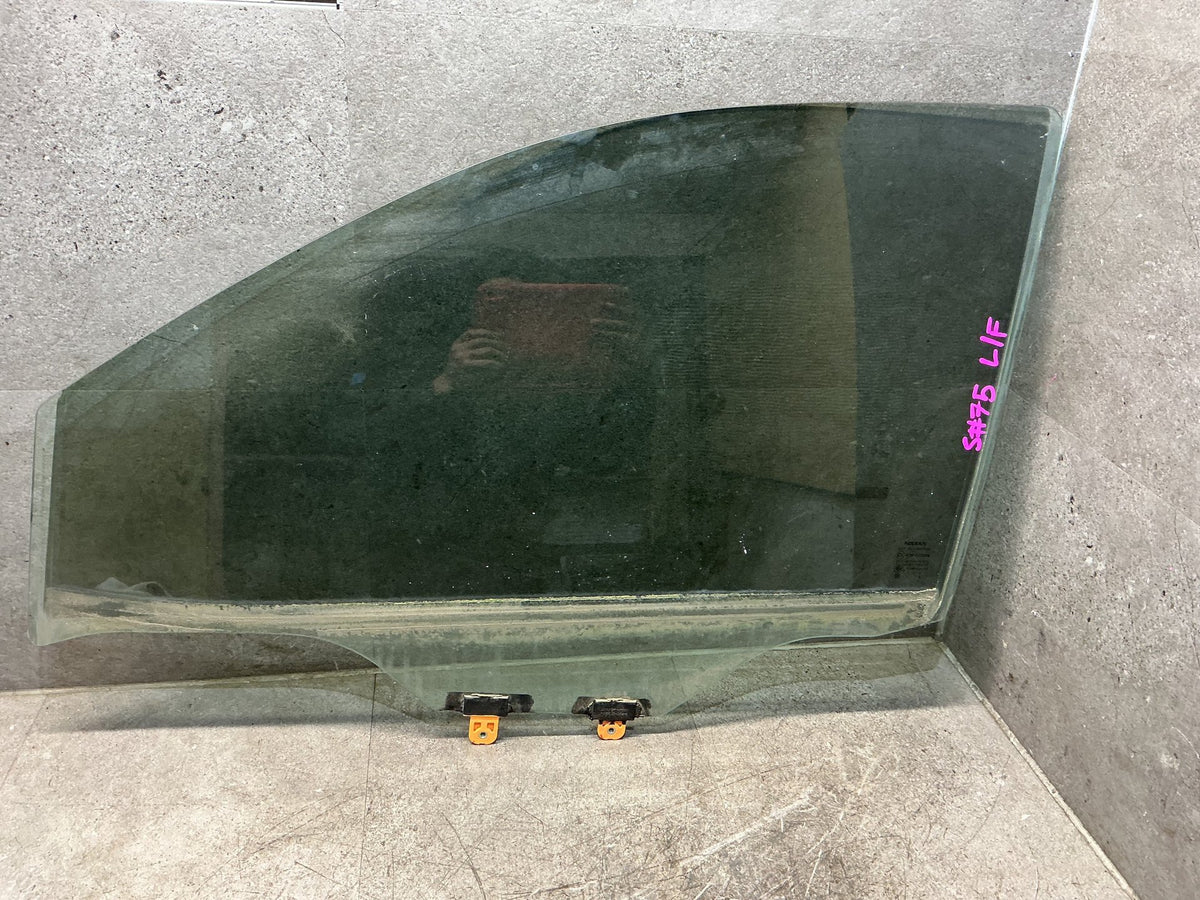 2015-2021 Nissan Navara D23 - Left Front Door Glass - (TAG17995)