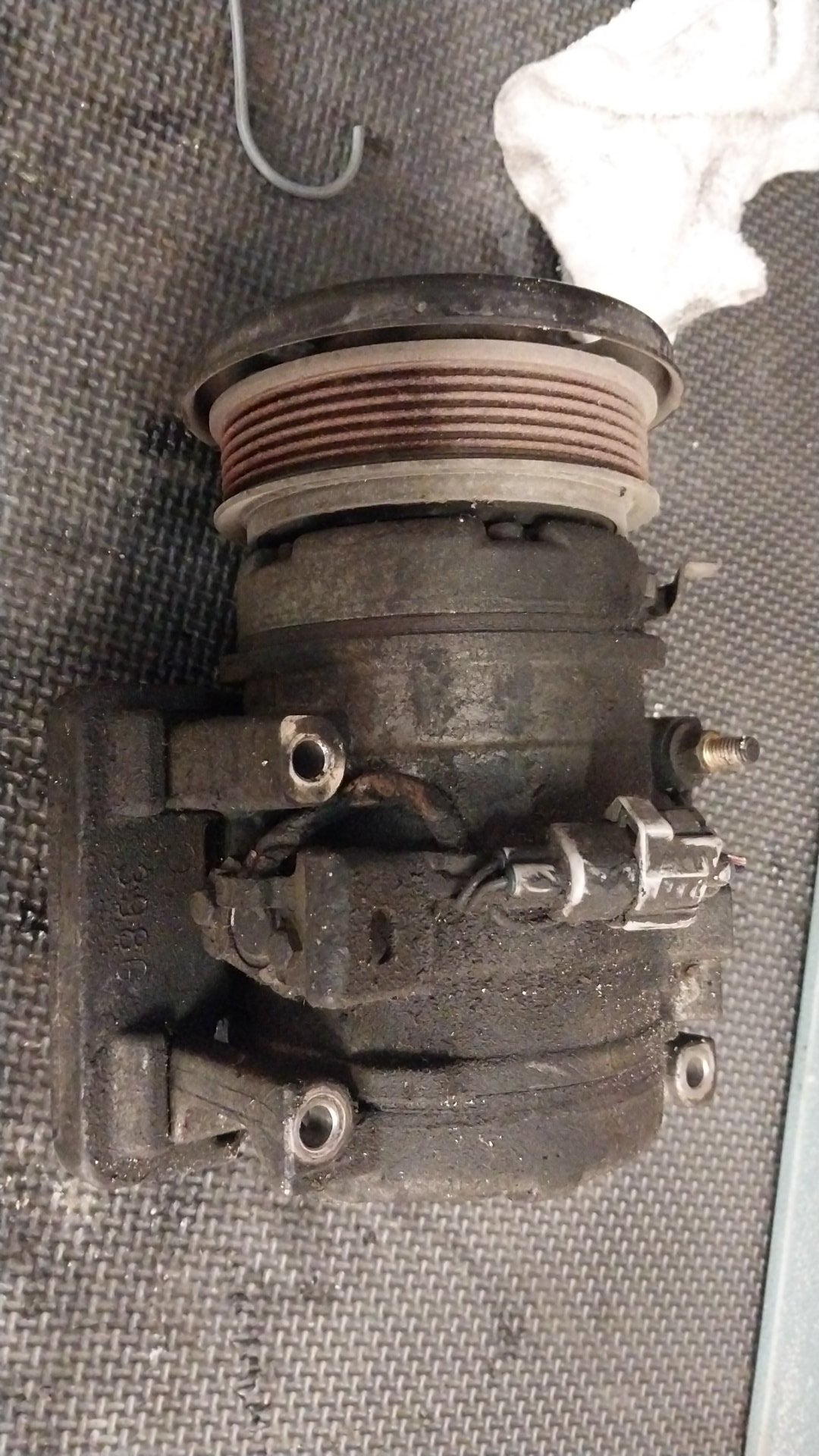2000-2005 Toyota Estima MCR30- A/C Compressor- (TAG1073) PN: 4472203887