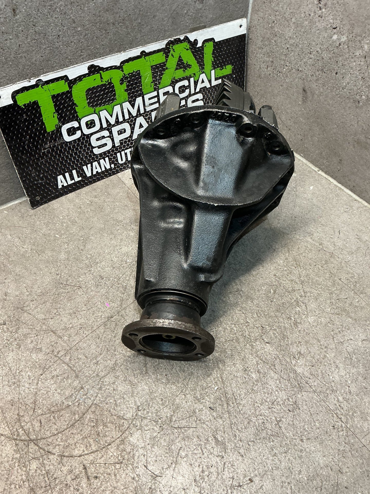 1995 Isuzu MU UCS69DW- Front Differential Head- (TAG16727)