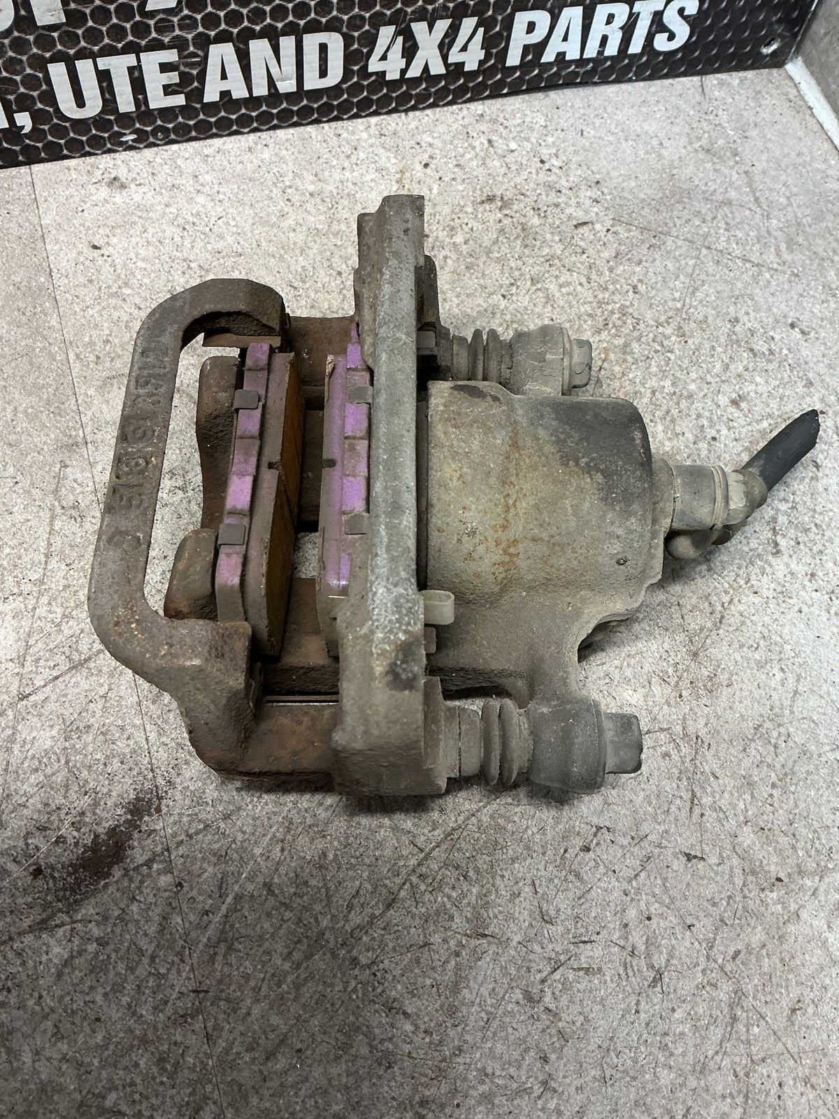 2005 Nissan Elgrand ME51- Right Rear Caliper- (TAG15616)