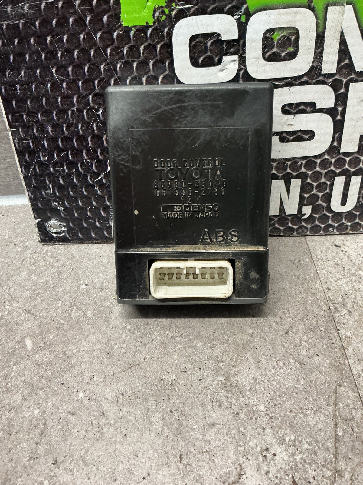 1994 Toyota Hilux Surf KZN130- Door Control Module- (TAG13490)