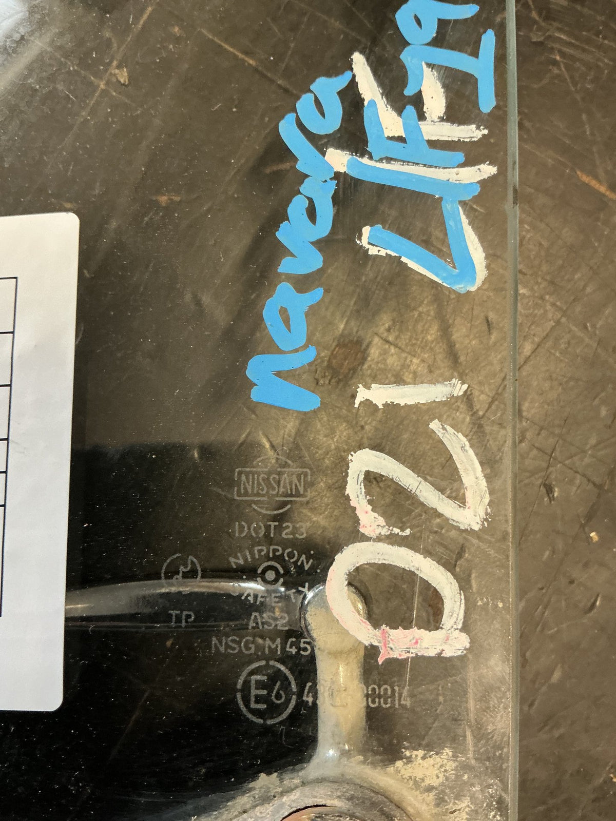 1992 Nissan Navara - Left Front Quarter Door Glass - (TAG18597)