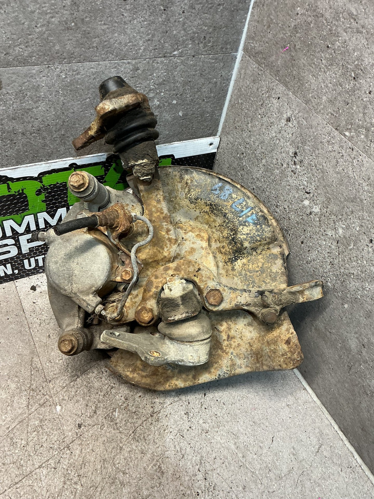 1988-1998 Toyota Hilux LN85- Left Front Hub Assembly- (TAG16401)