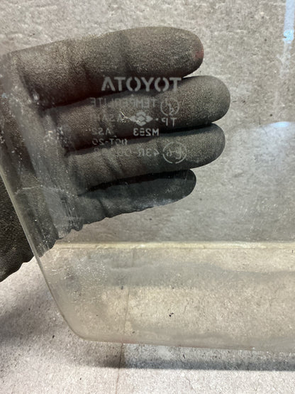 1994 Toyota Hilux Surf KZN130 - Right Front Door Glass - (TAG19053)
