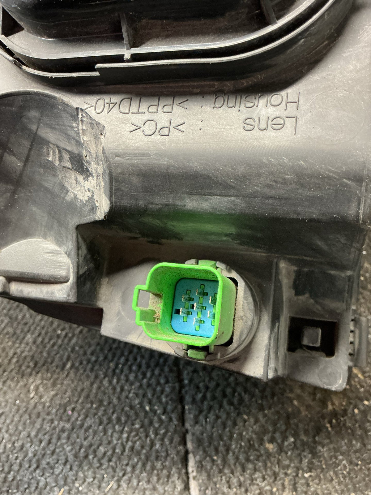 2009 Ford Transit- Right Headlight- (TAG9596)