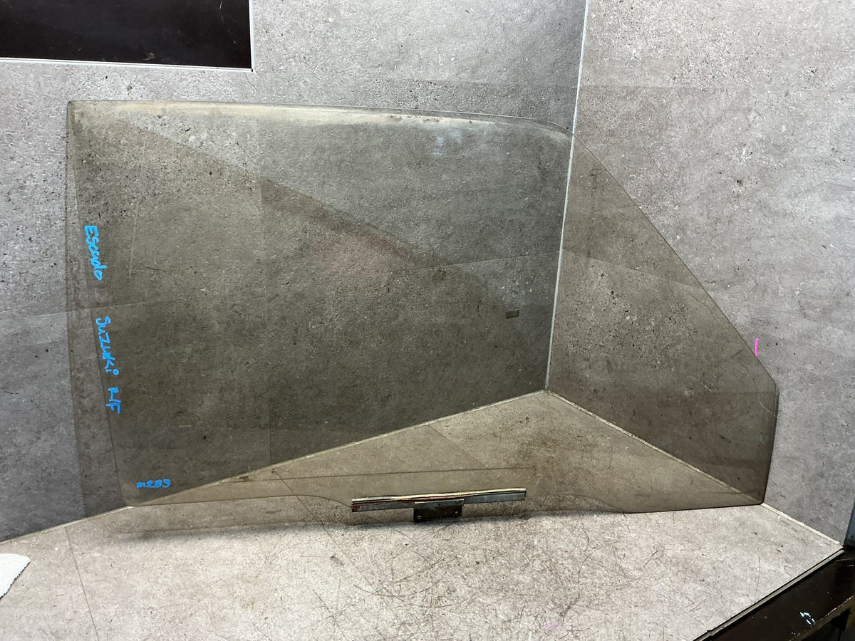 1995 Suzuki Escudo - Right Front Door Glass - (TAG18965)