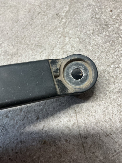 2005-2006 Toyota Hilux VII N20- Right Front Wiper Arm- (TAG13723)