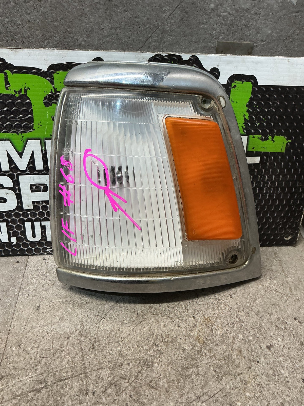 1988-1998 Toyota Hilux LN85- Left Corner Light- (TAG16379)