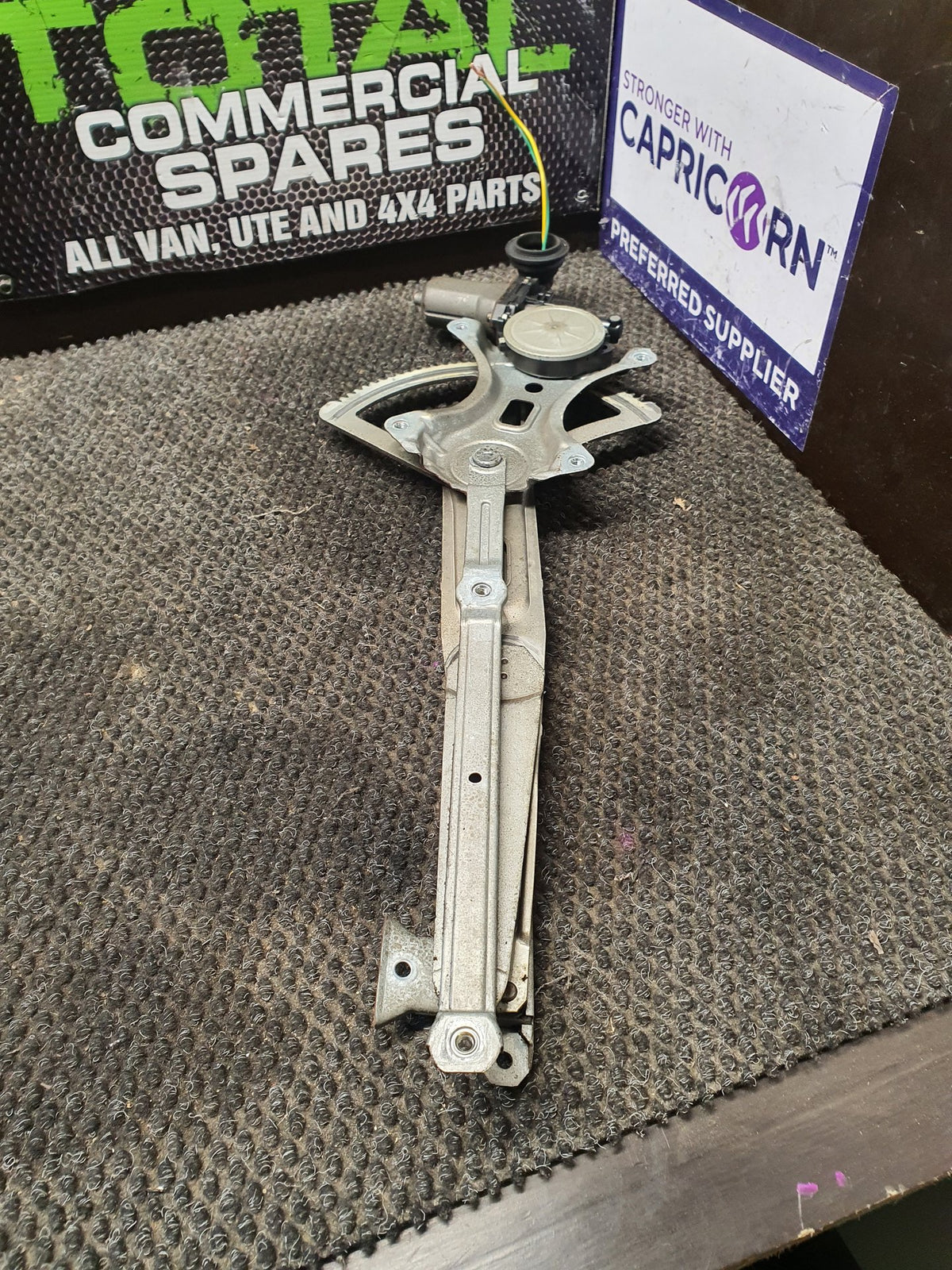 2011 Toyota Hiace TRH219 - Left Front Window Regulator/Motor - (TAG9264)