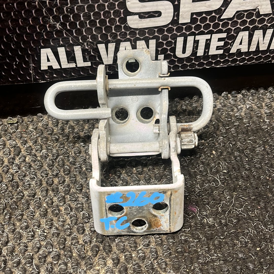 2016 LDV V80- Left Front Door Bottom Hinge- (TAG9521)