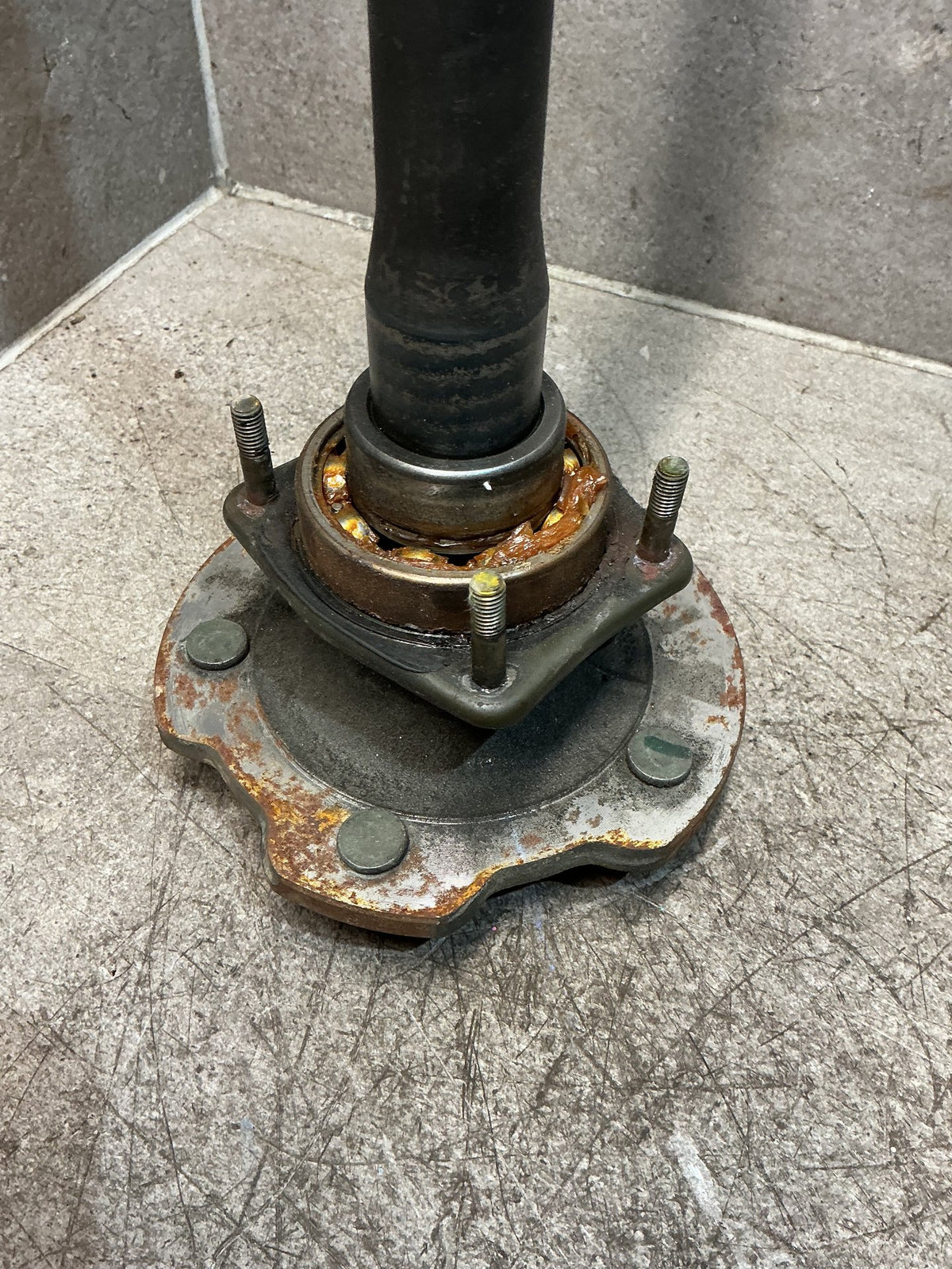 1998 Suzuki Grand Vitara - Right Rear Drive Axle - (TAG17947)