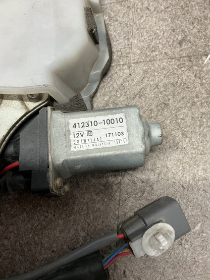 2004 Toyota Estima ACR30 - Right Rear Door Lock Actuator - (TAG16137)