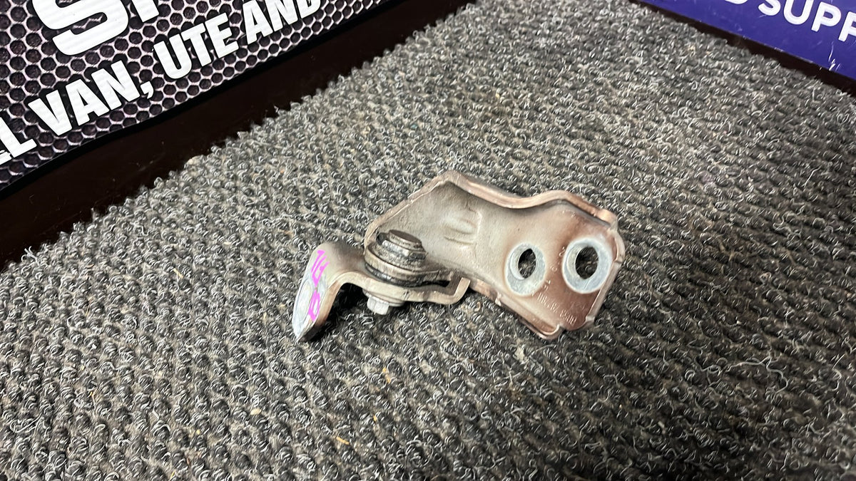 2015 Ford EcoSport TITANIUM 1.5- Left Front Door Bottom Hinge- (TAG6651)